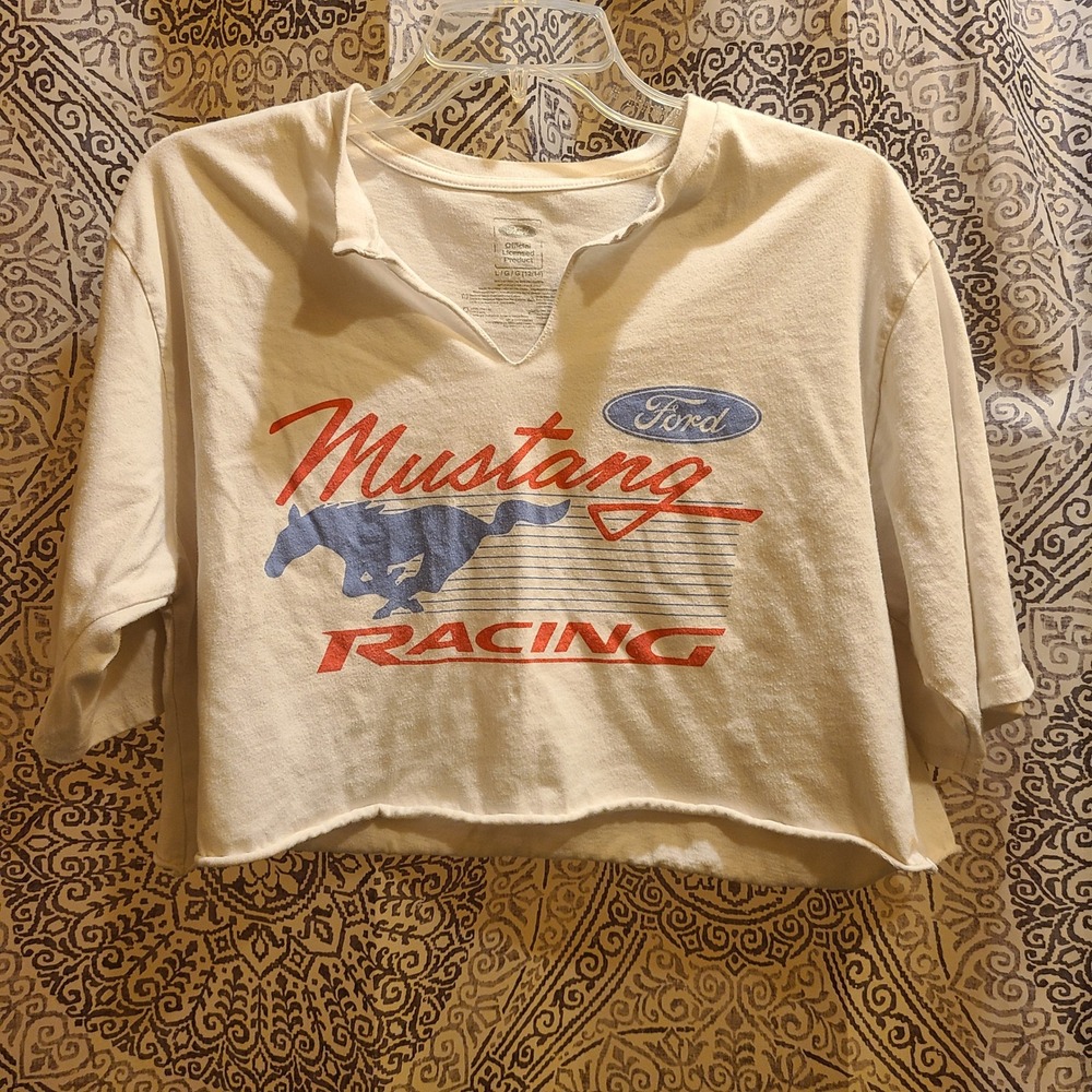 Ford Mustang Racing T-Shirt Women Large White Cropped Graphic Notched V-Neck Tee